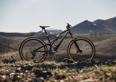 Product shot of mountain bike in outdoors.